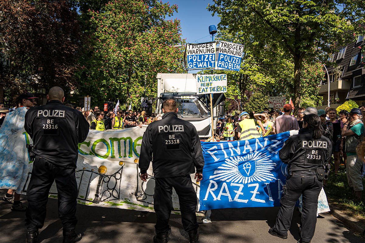 Grunewald-Razzia zum 1. Mai: Array