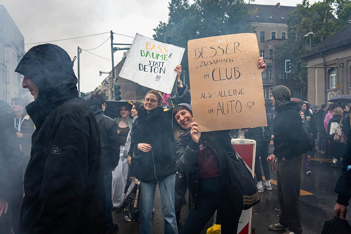 Autobahn A100 wegbassen: Array