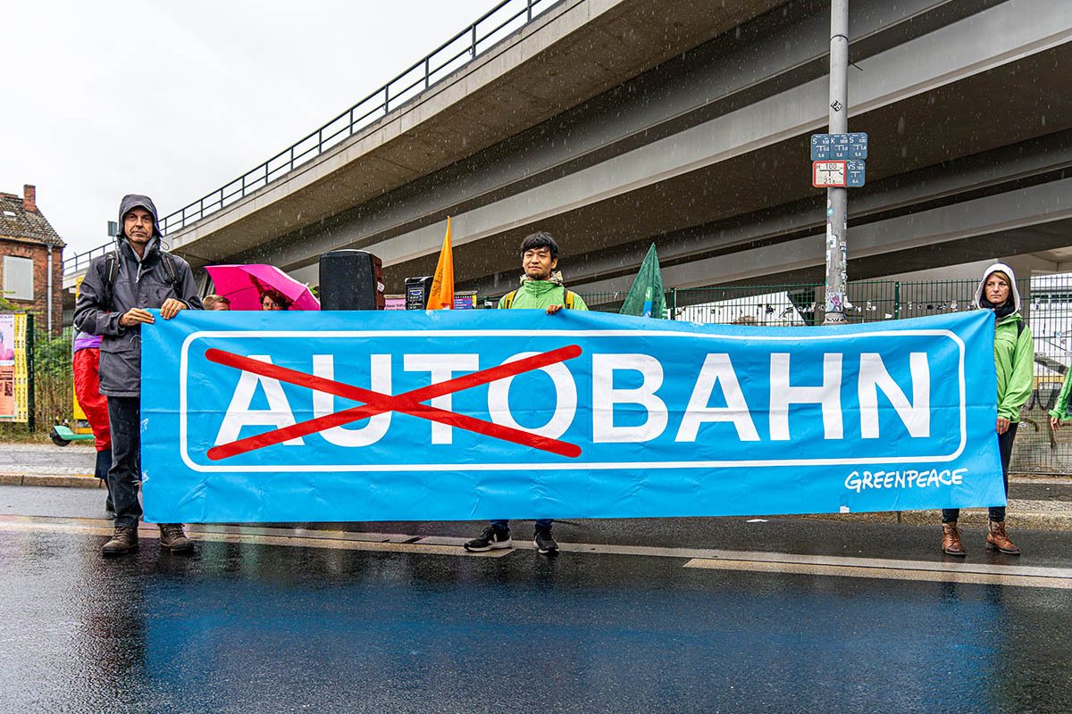 Autobahn A100 wegbassen: Array