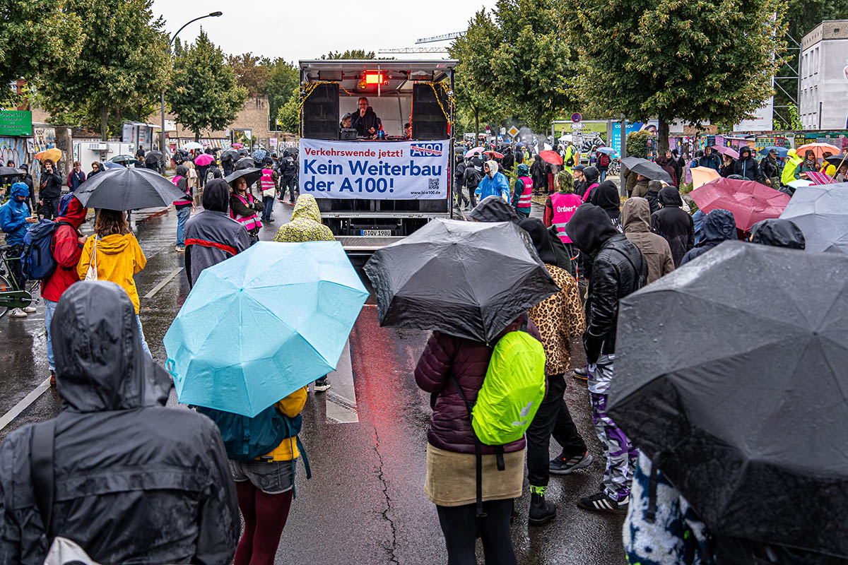 Autobahn A100 wegbassen: Array