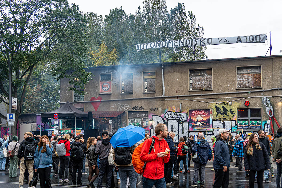 Autobahn A100 wegbassen: Array