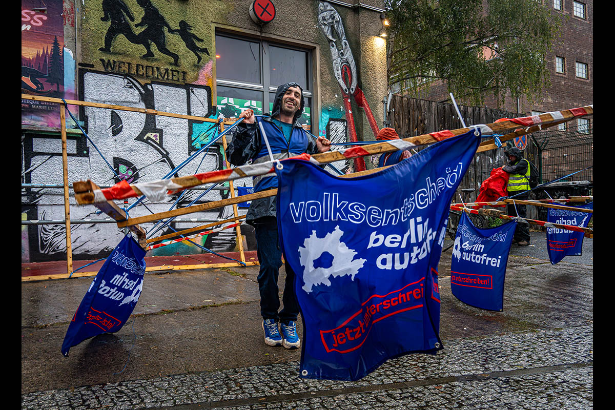 Autobahn A100 wegbassen: Array