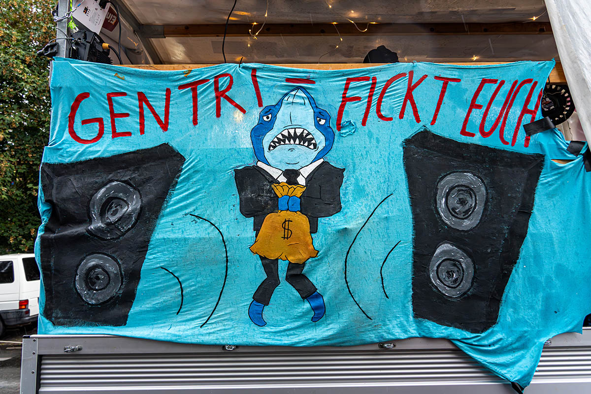 Autobahn A100 wegbassen: Array