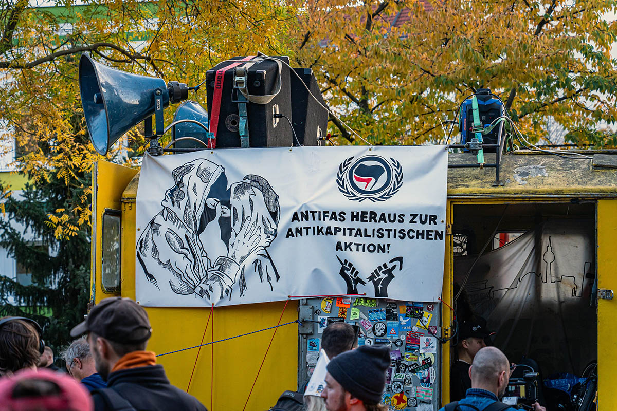 Protest gegen den Amazon-Tower: Array