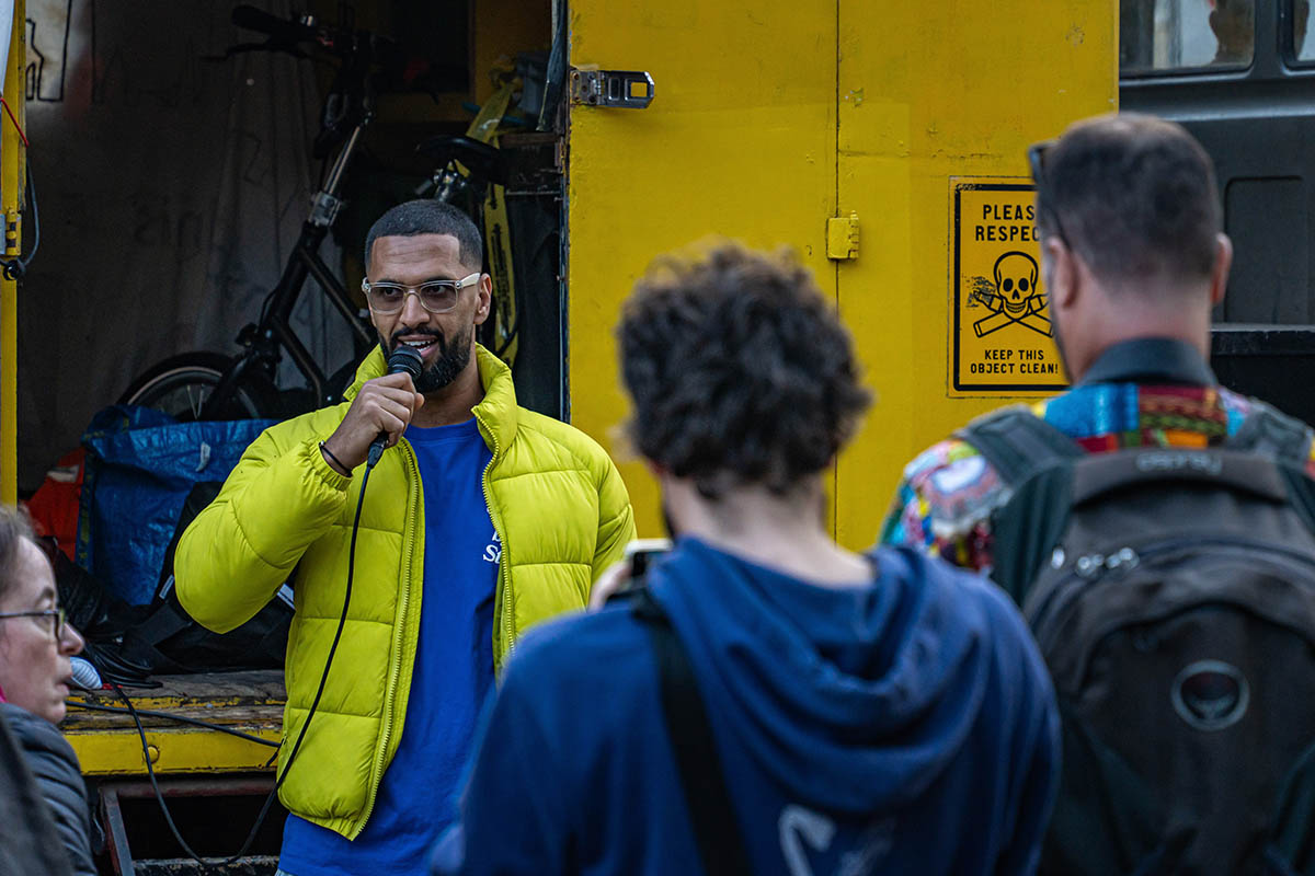 Protest gegen den Amazon-Tower: Array