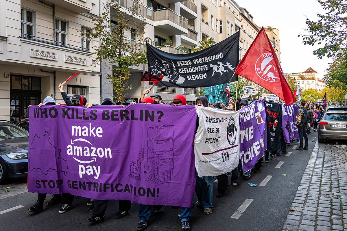 Protest gegen den Amazon-Tower: Array