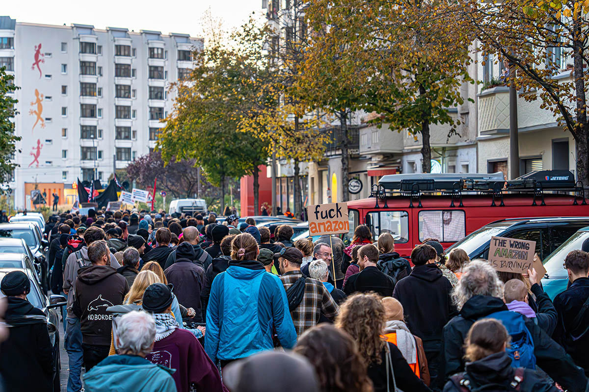 Protest gegen den Amazon-Tower: Array