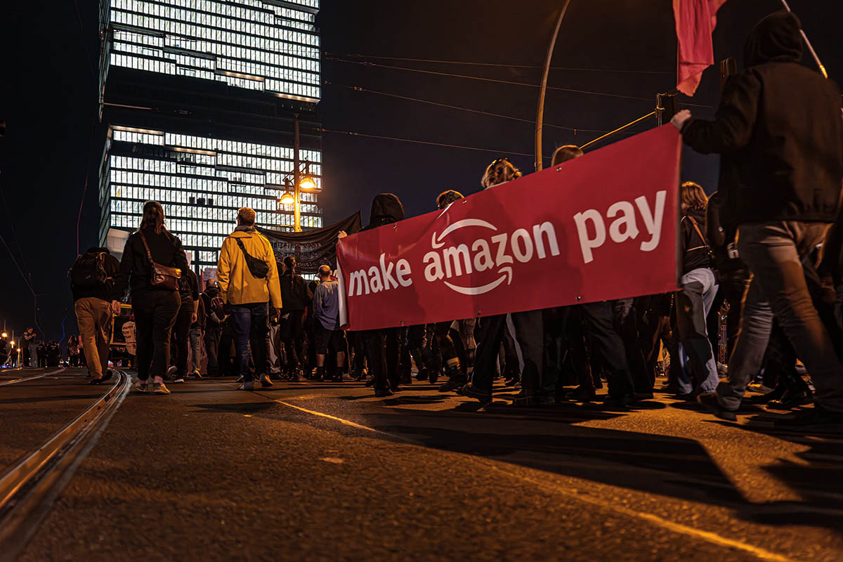 Protest gegen den Amazon-Tower: Array