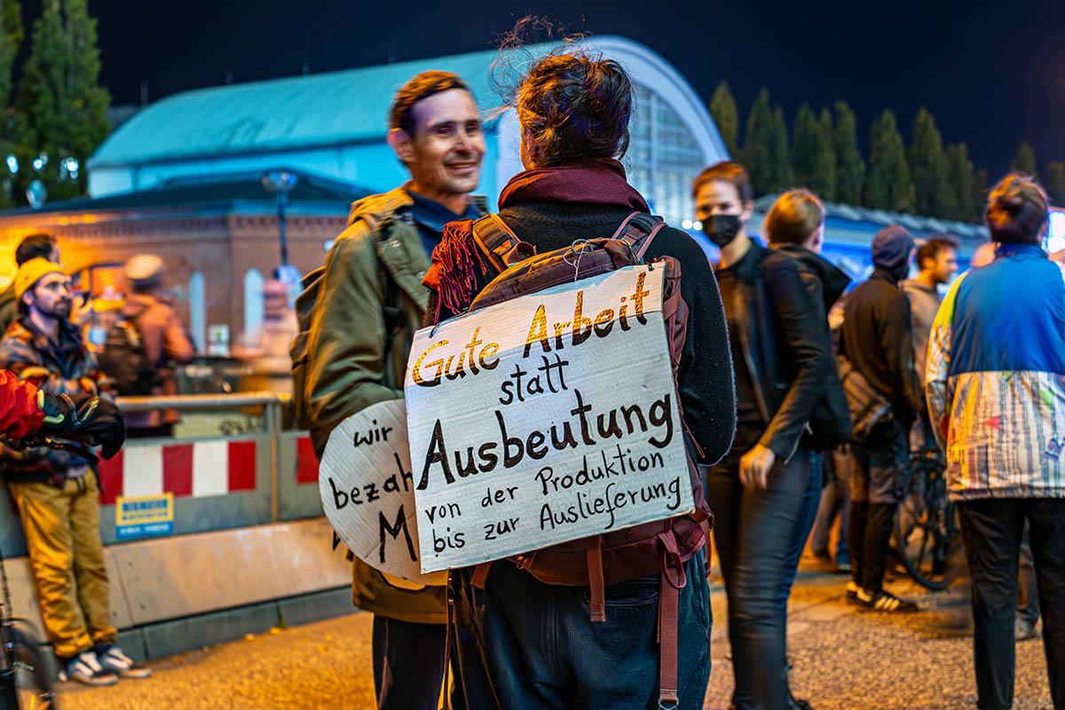 Protest gegen den Amazon-Tower: Array