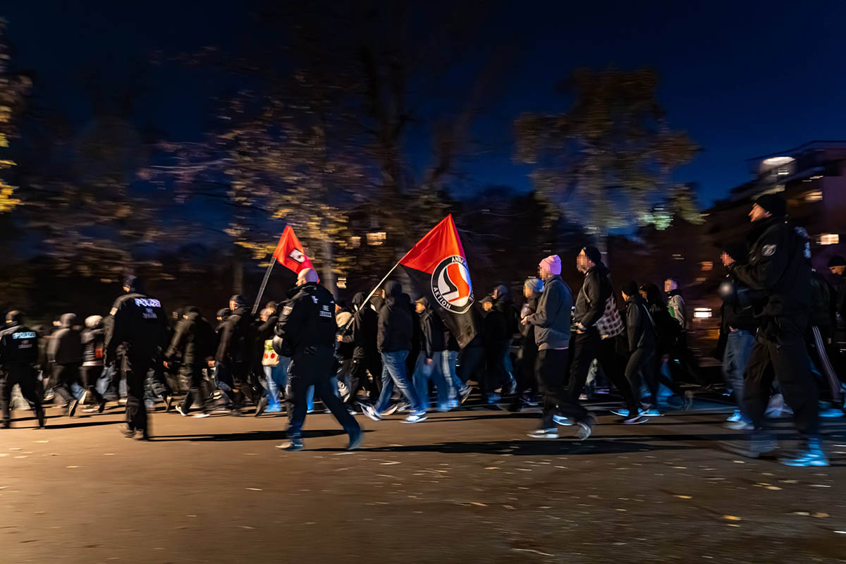 Demo „Freiheit für Nanuk & alle Antifas“: Array