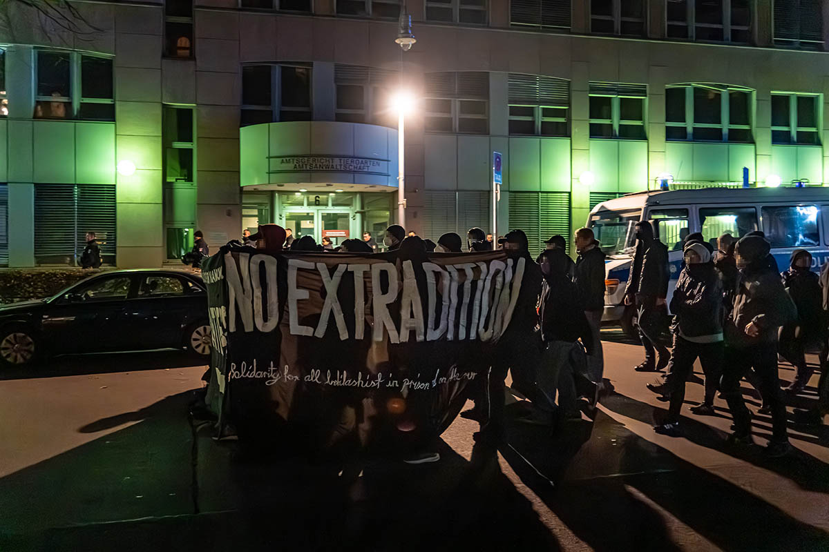 Demo „Freiheit für Nanuk & alle Antifas“: Array