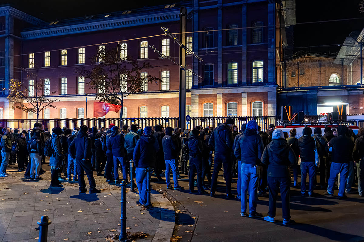 Demo „Freiheit für Nanuk & alle Antifas“: Array