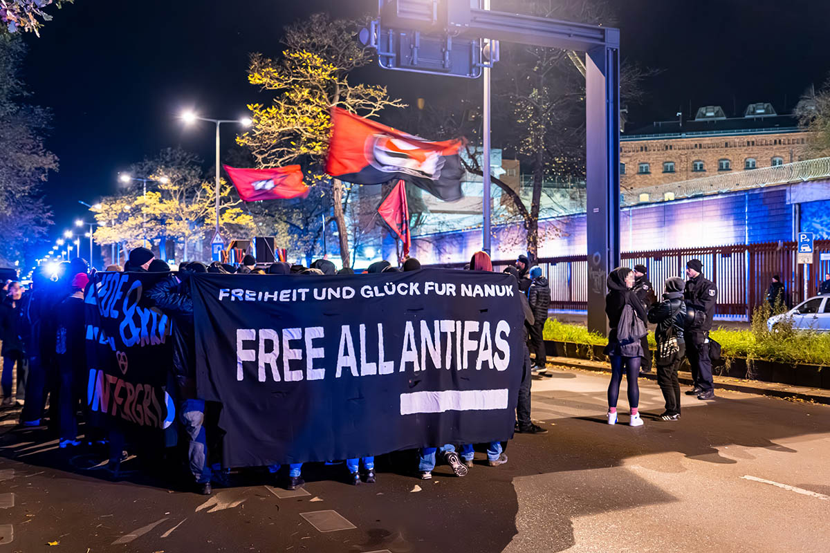 Demo „Freiheit für Nanuk & alle Antifas“: Array