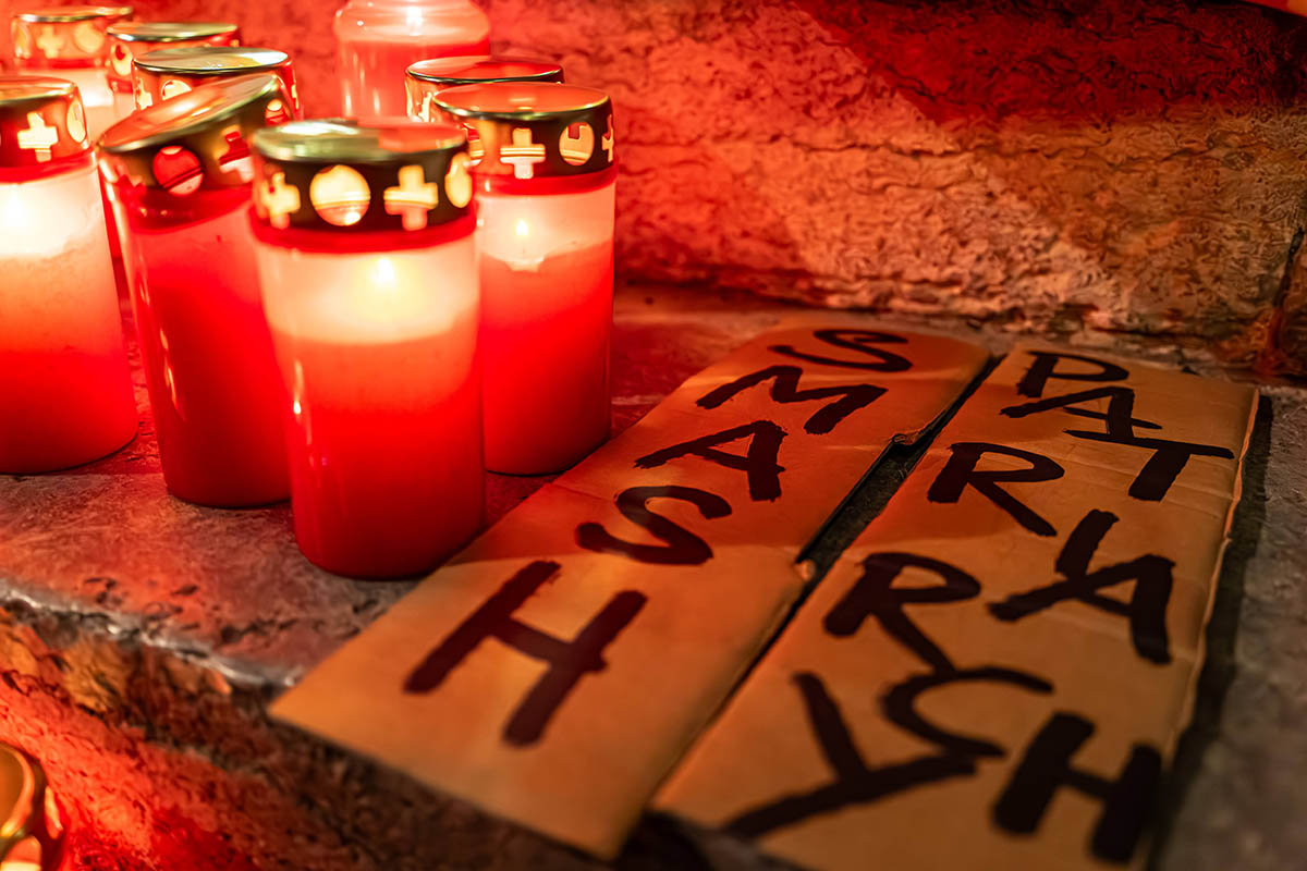 Demonstration gegen Gewalt an Frauen: Array
