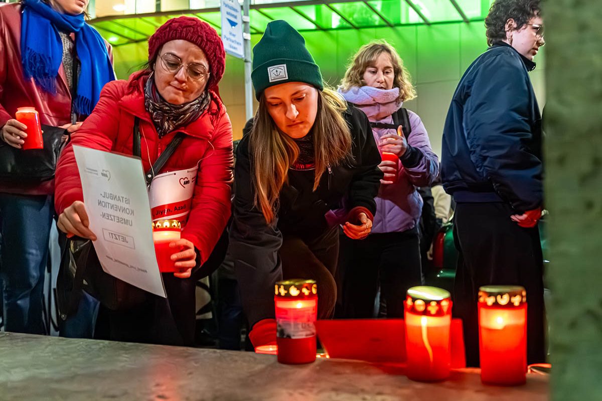 Demonstration gegen Gewalt an Frauen: Array
