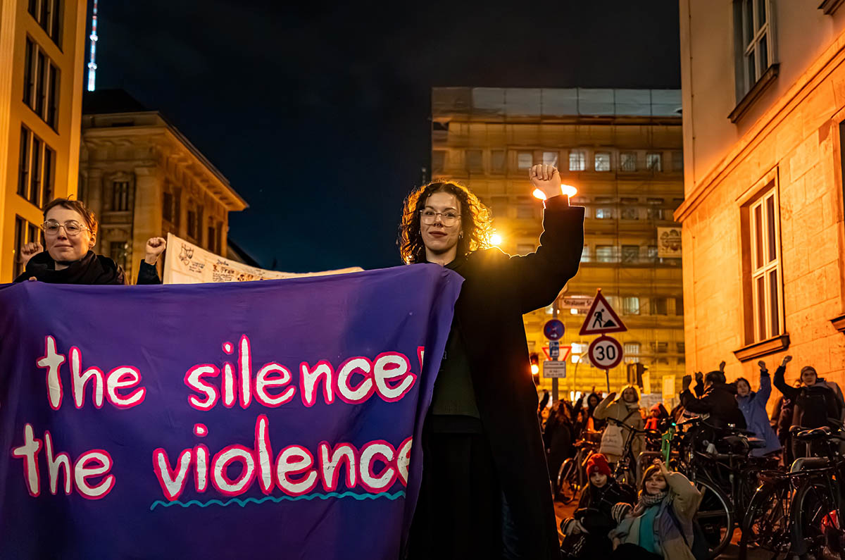 Demonstration gegen Gewalt an Frauen: Array