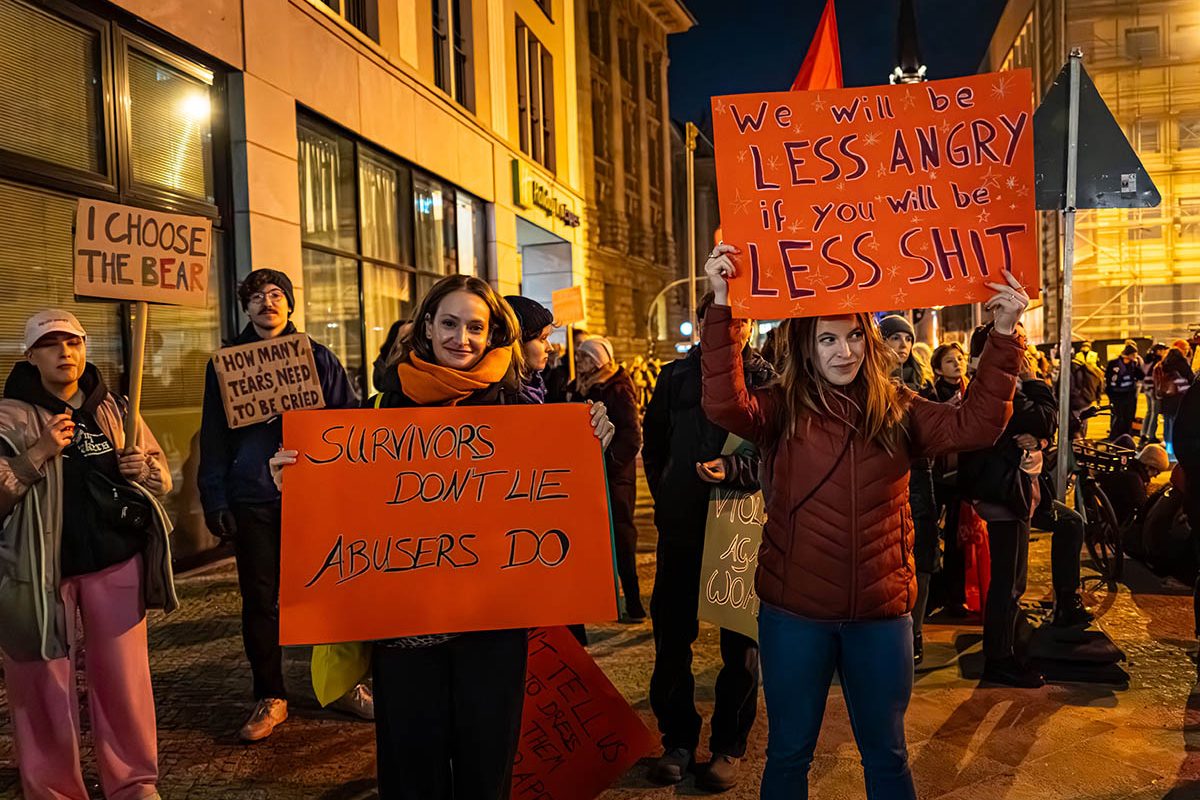 Demonstration gegen Gewalt an Frauen: Array