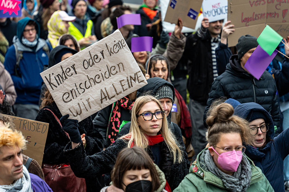Protest „Abtreibungen legalisieren – jetzt!
Für die Abschaffung von §218“: Array