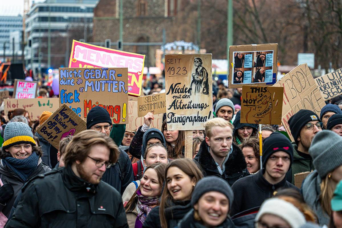 Protest „Abtreibungen legalisieren – jetzt!
Für die Abschaffung von §218“: Array