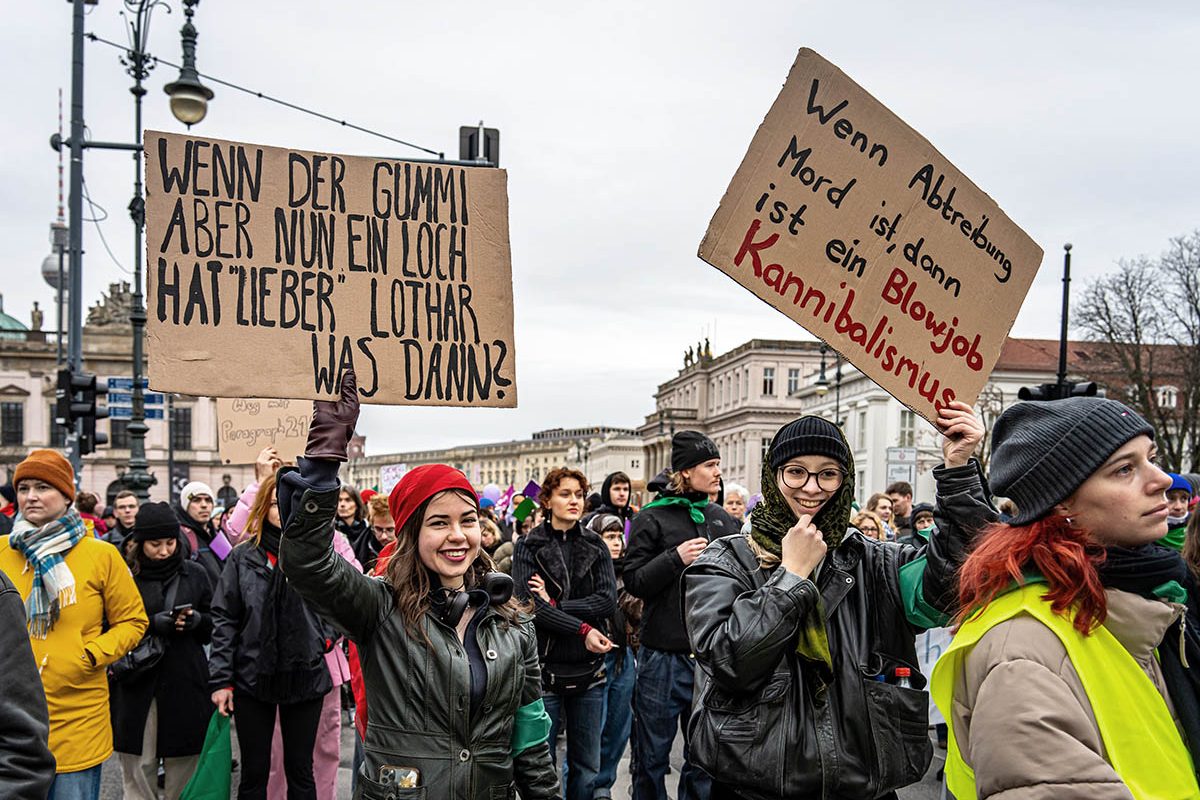 Protest „Abtreibungen legalisieren – jetzt!
Für die Abschaffung von §218“: Array