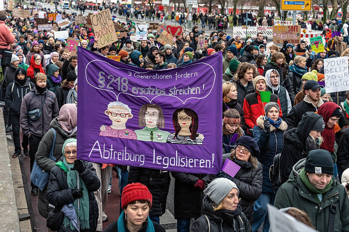 Protest „Abtreibungen legalisieren – jetzt!
Für die Abschaffung von §218“: Array