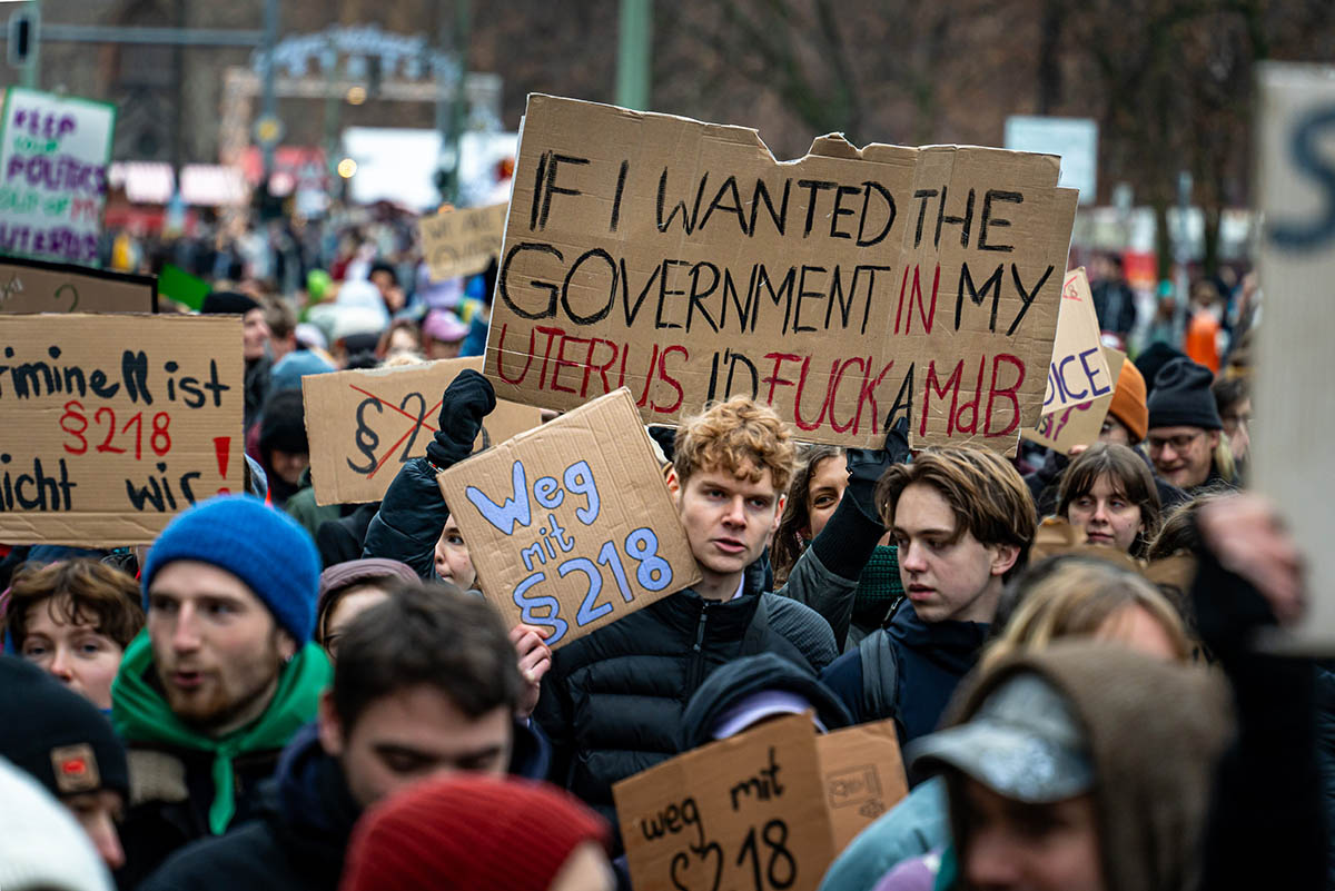 Protest „Abtreibungen legalisieren – jetzt!
Für die Abschaffung von §218“: Array