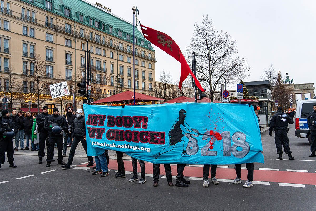 Protest „Abtreibungen legalisieren – jetzt!
Für die Abschaffung von §218“: Array