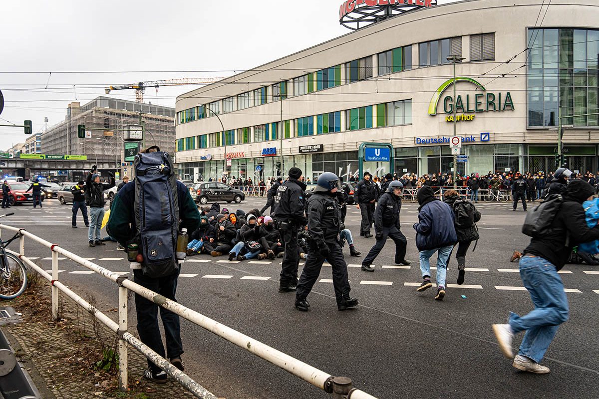 Gescheiterter Naziaufmarsch in Friedrichshain: Array