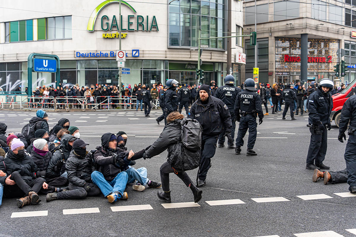 Gescheiterter Naziaufmarsch in Friedrichshain: Array
