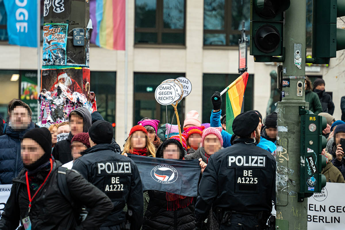 Gescheiterter Naziaufmarsch in Friedrichshain: Array