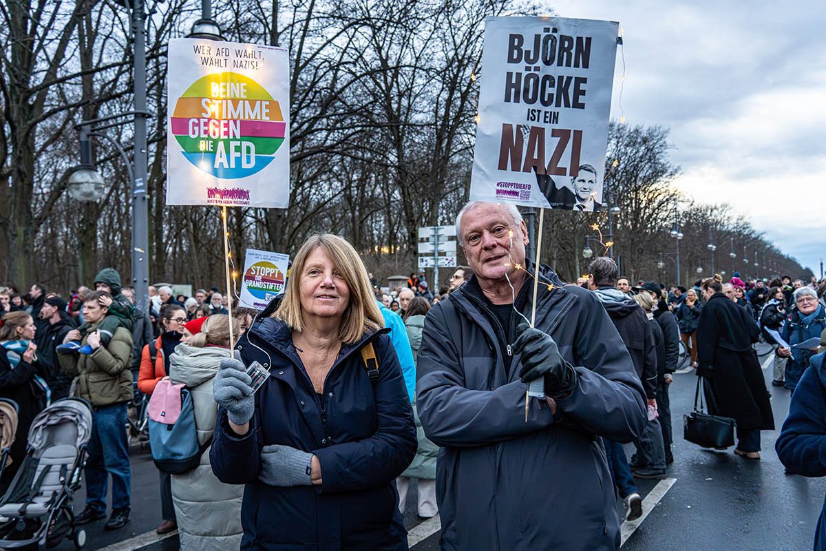 Lichtermeer gegen Rechts: Array