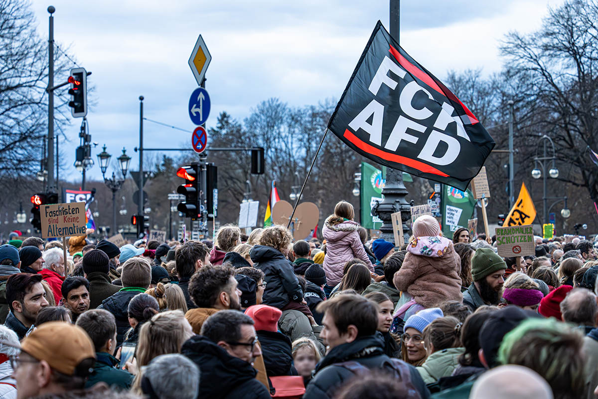 Lichtermeer gegen Rechts: Array