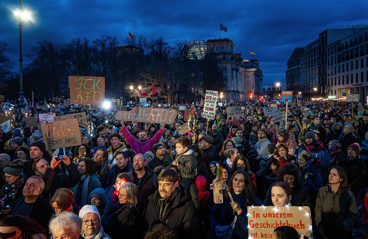 Lichtermeer gegen Rechts: Array