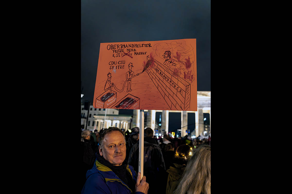 Lichtermeer gegen Rechts: Array