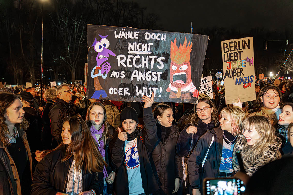 Lichtermeer gegen Rechts: Array