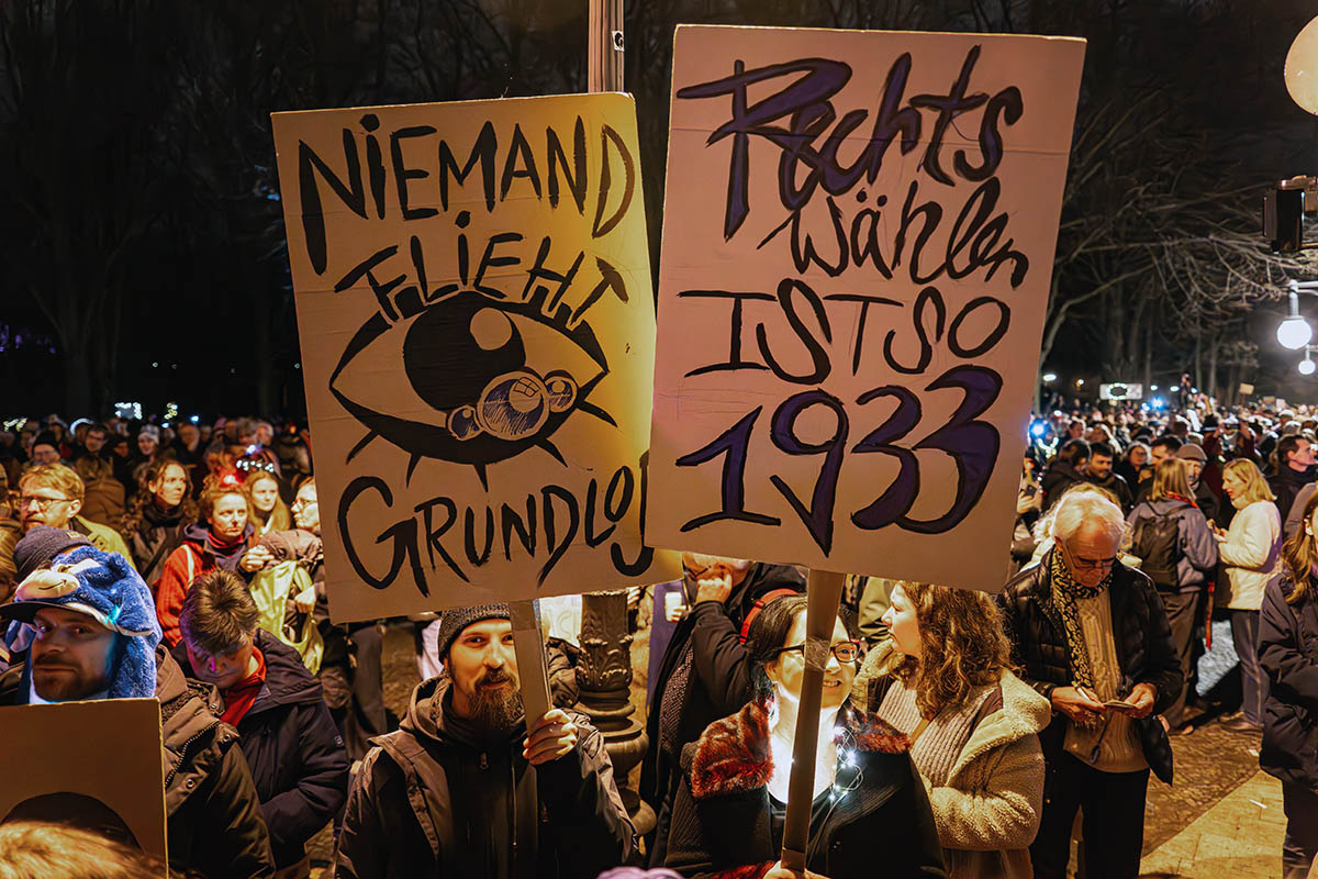 Lichtermeer gegen Rechts: Array
