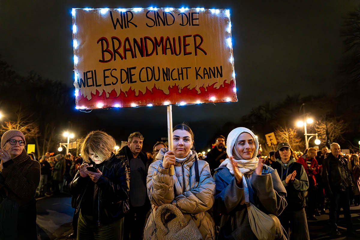 Lichtermeer gegen Rechts: Array