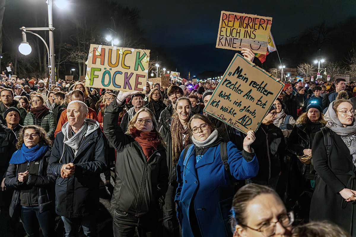 Lichtermeer gegen Rechts: Array