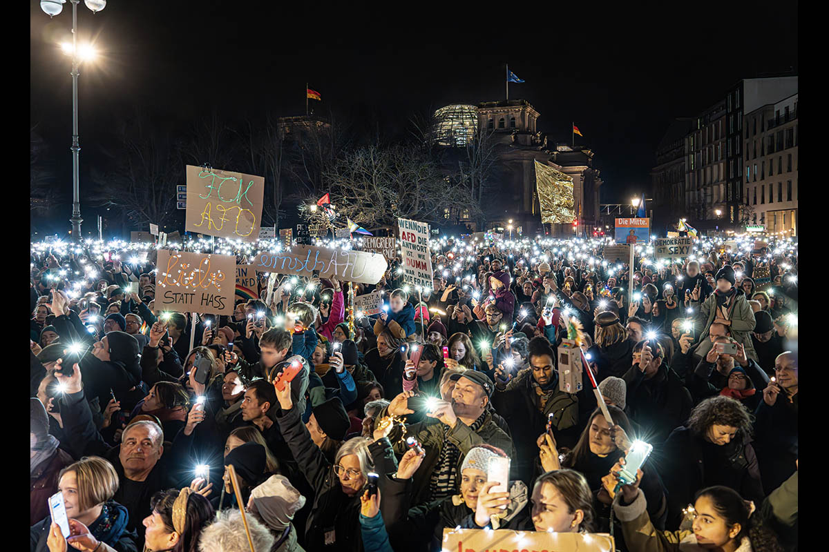 Lichtermeer gegen Rechts: Array