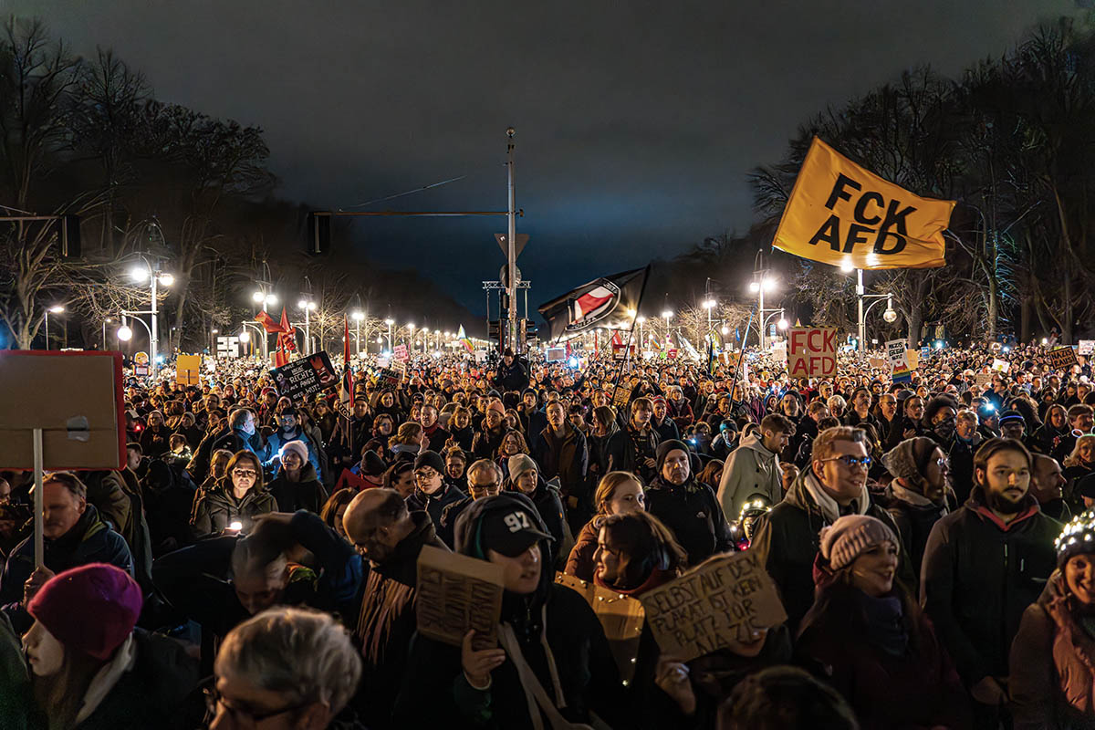 Lichtermeer gegen Rechts: Array