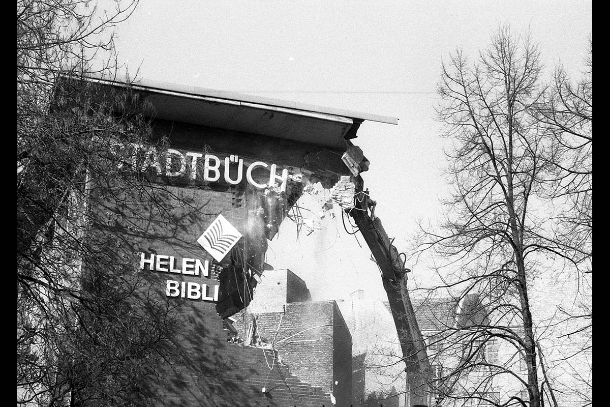 Neukölln, Abriss der alten Helene-Nathan Bibliothek, 1998: