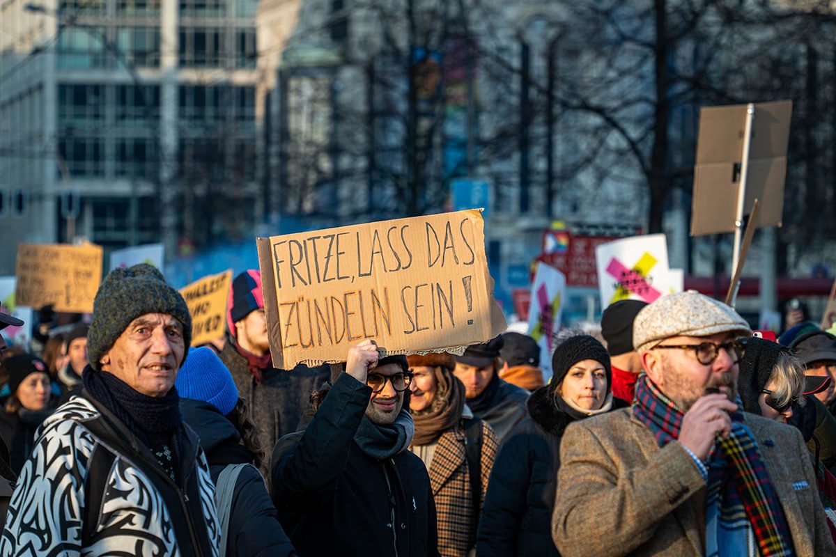Demonstration unter dem Motto „Feuerwehr der Demokratie“: Array