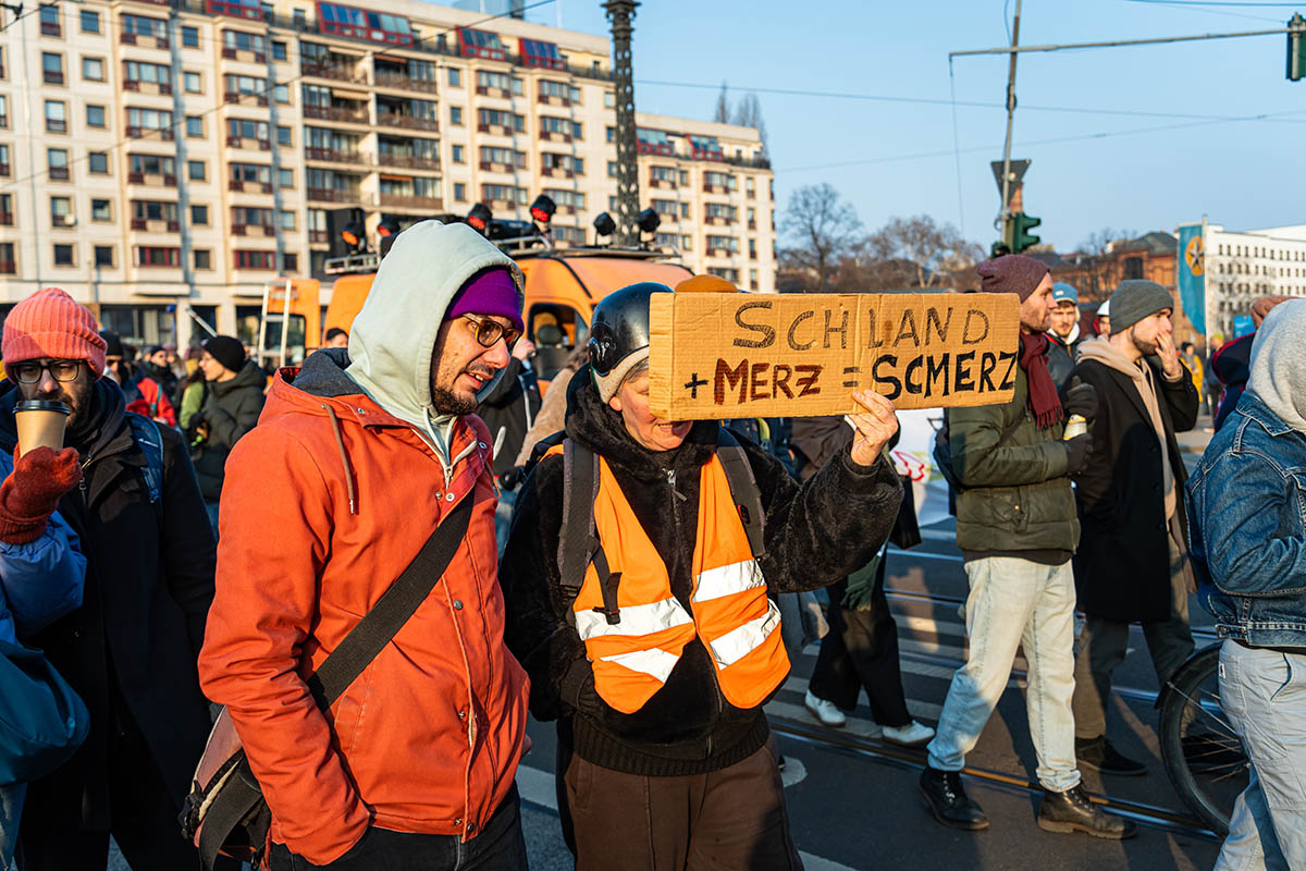 Demonstration unter dem Motto „Feuerwehr der Demokratie“: Array