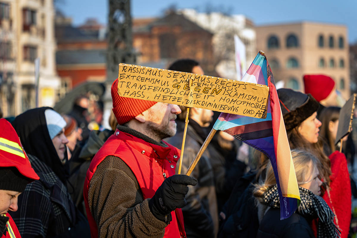 Demonstration unter dem Motto „Feuerwehr der Demokratie“: Array