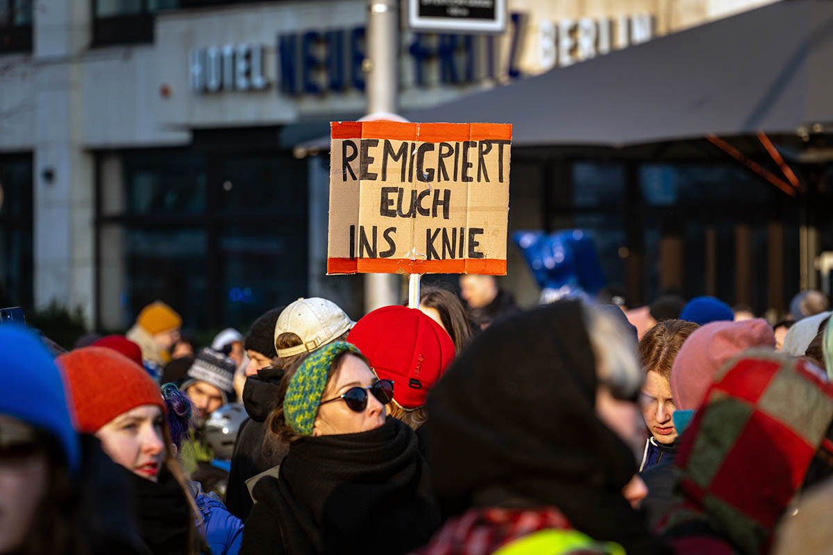 Demonstration unter dem Motto „Feuerwehr der Demokratie“: Array
