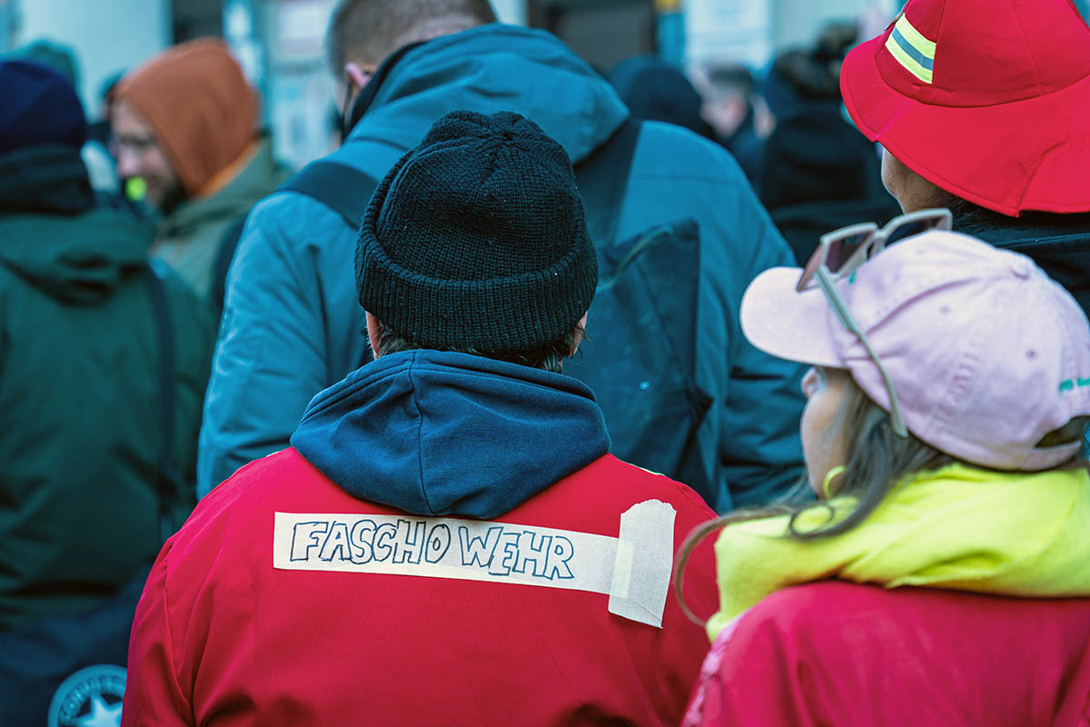 Demonstration unter dem Motto „Feuerwehr der Demokratie“: Array