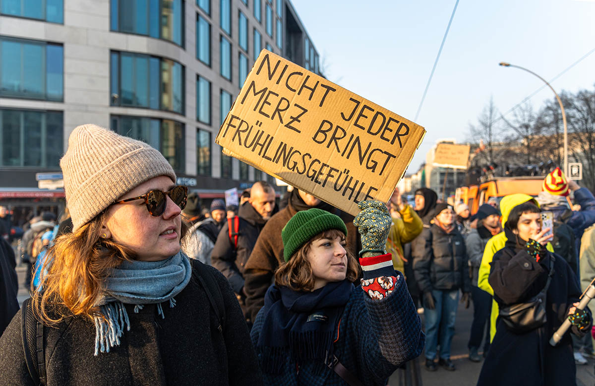 Demonstration unter dem Motto „Feuerwehr der Demokratie“: Array