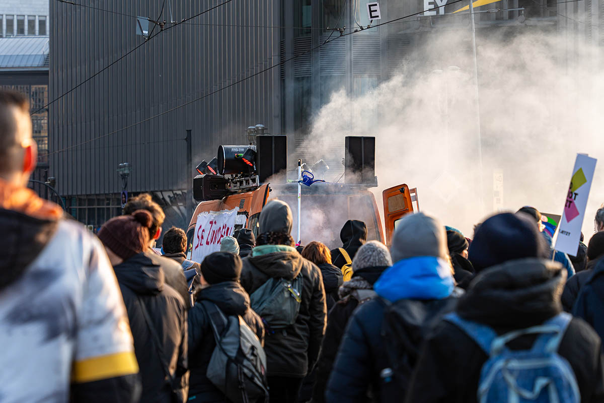 Demonstration unter dem Motto „Feuerwehr der Demokratie“: Array