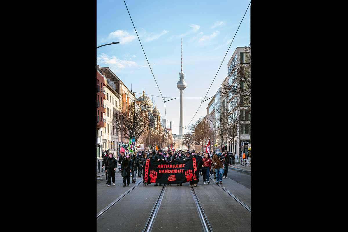Zahlreiche Blockaden gegen Nazidemo durch Berlin-Mitte: Array