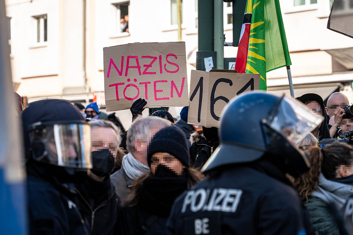 Zahlreiche Blockaden gegen Nazidemo durch Berlin-Mitte: Array